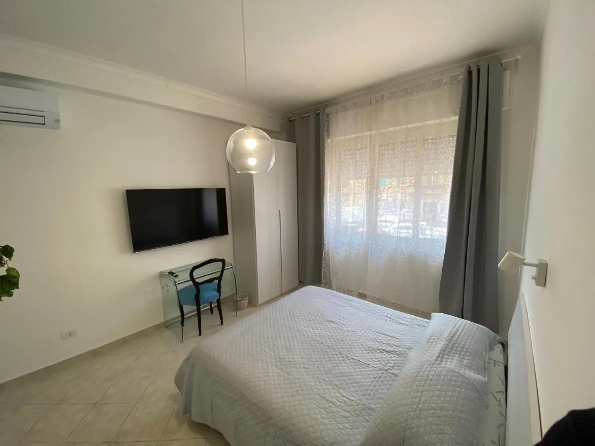 Enjoy Apartment Lido di Ostia 0*,